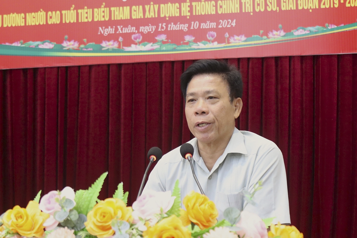 Ông Dương Xuân Hòa, Phó Chủ tịch Hội NCT tỉnh Hà Tĩnh phát biểu