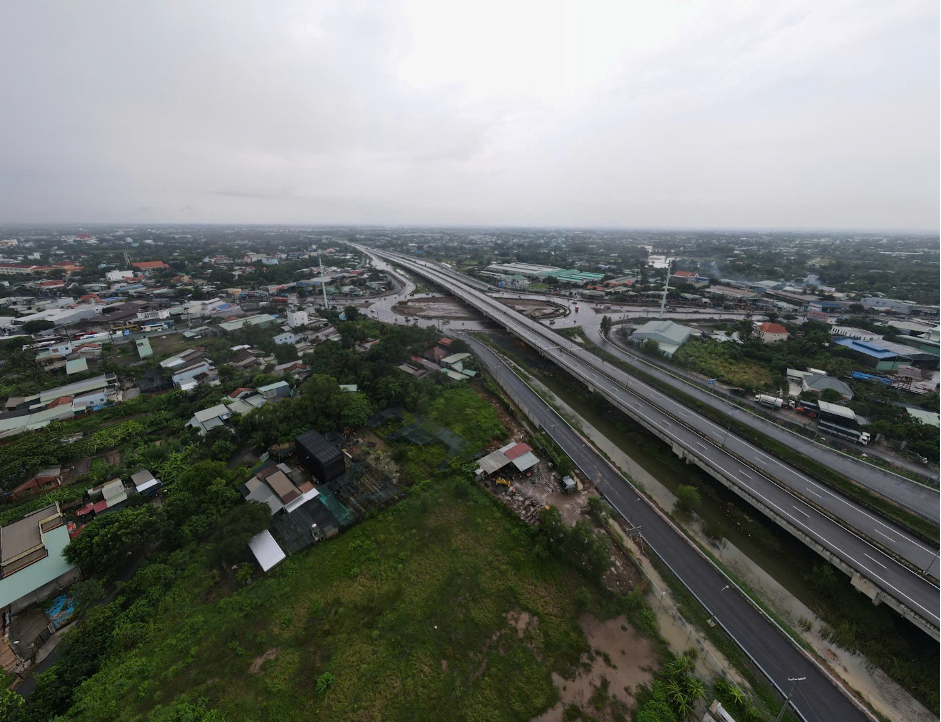 Cao tốc Bến Lức - Long Thành đi vào hoạt động sẽ kết nối đồng bộ với cao tốc TP Hồ Chí Minh - Trung Lương, Quốc lộ 1A, góp phần phát triển kinh tế - xã hội cửa ngõ phía Tây TP Hồ Chí Minh và tỉnh Long An.