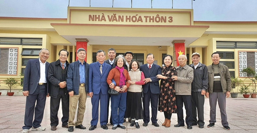 “Phóng viên, phát thanh viên” “đài xã” chăm việc công