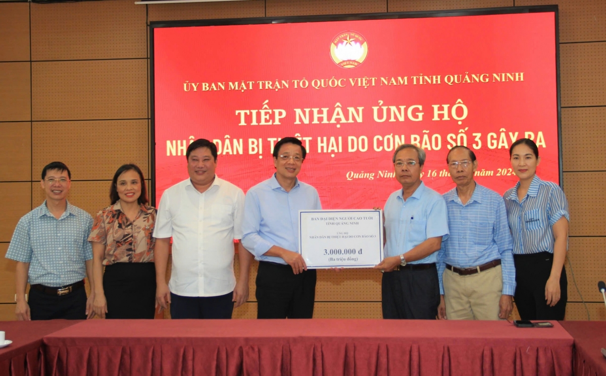 Lãnh đạo Hội NCT tỉnh Quảng Ninh ủng hộ khắc phục hậu quả cơn bão số 3