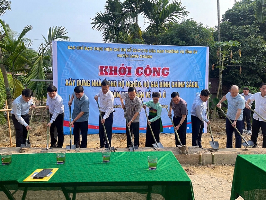 Những ngôi nhà mang niềm vui đến hộ nghèo