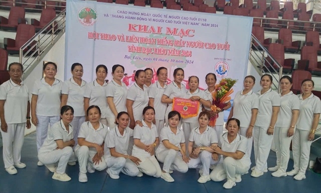 Đơn vị Hội NCT huyện Hồng Dân tham gia Liên hoan Tiếng hát NCT tỉnh Bạc Liêu 2024.