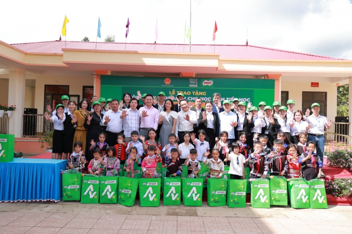 Nestlé MILO trao tặng máy tính cho các trường tiểu học vùng cao