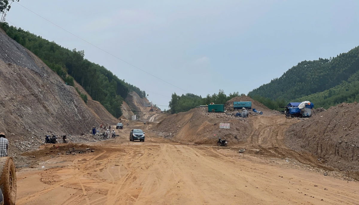 Tỉnh Bình Định thi đua hoàn thành các dự án giao thông trọng điểm