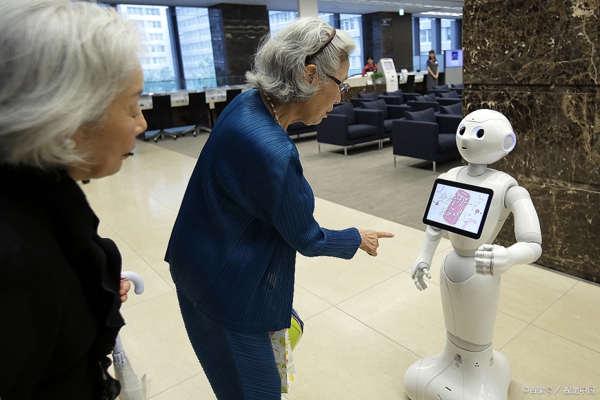 Trợ lý robot hỗ trợ người già tại Trung Quốc.