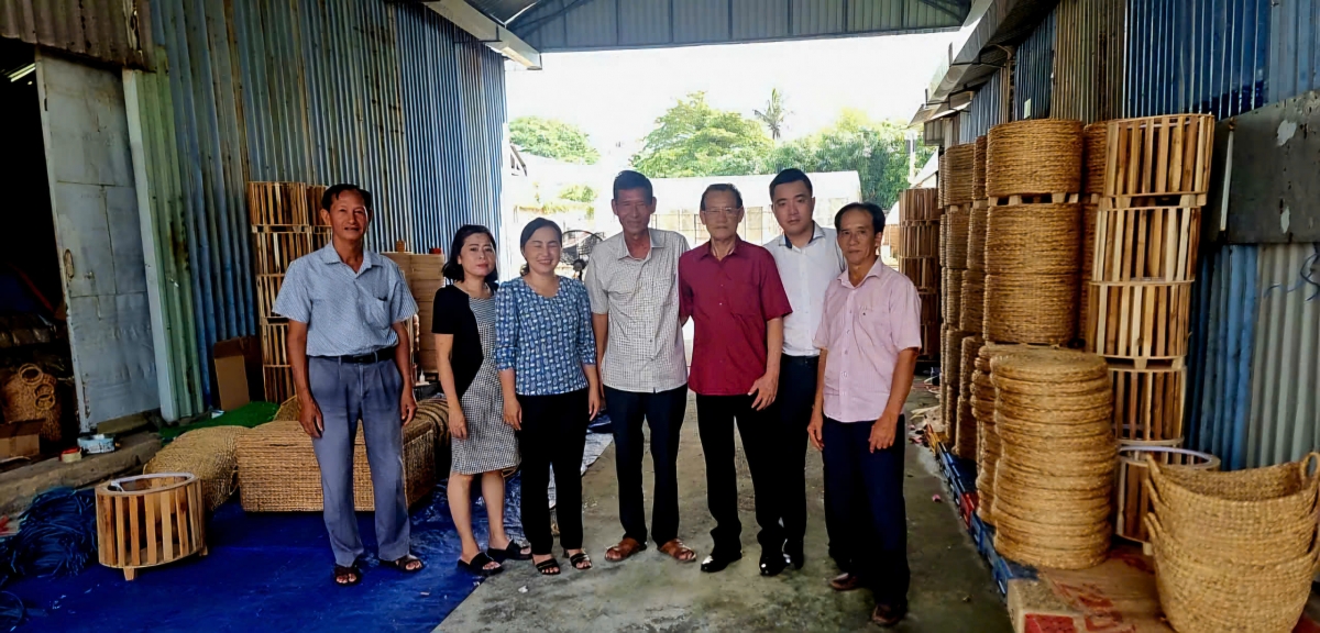 Thăm và tặng quà người cao tuổi nhân Tháng hành động vì người cao tuổi Việt Nam