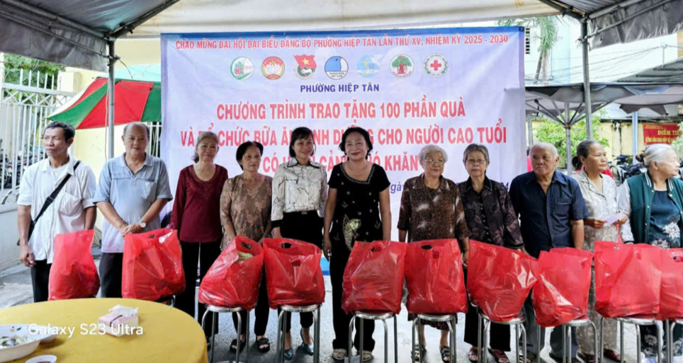 Chung tay bảo vệ môi trường, xây dựng khu phố không rác