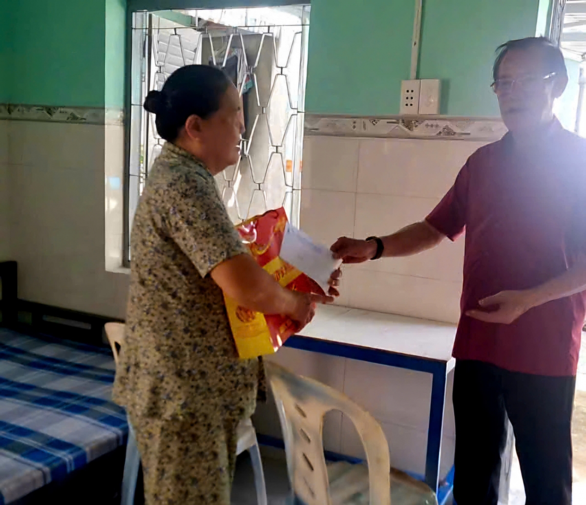 Thăm và tặng quà người cao tuổi nhân Tháng hành động vì người cao tuổi Việt Nam