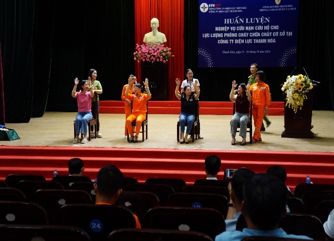 Công ty Điện lực Thanh Hóa hoàn thành huấn luyện nghiệp vụ cứu nạn, cứu hộ năm 2024