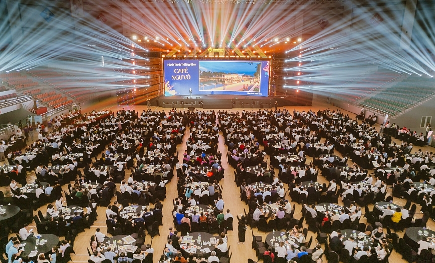 Nhà thi đấu tỉnh Hà Nam chật kín các nhà đầu tư đổ về mua căn hộ Sun Urban City.