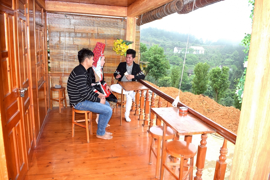 Đời sống, văn hóa phát triển nhờ làm du lịch