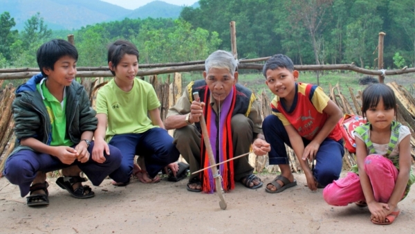 Người gìn giữ tinh hoa văn hóa Cơ Tu