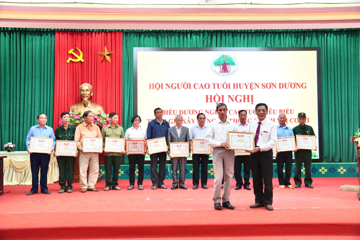 Những bông hoa đẹp trong công tác xây dựng hệ thống chính trị ở huyện Sơn Dương