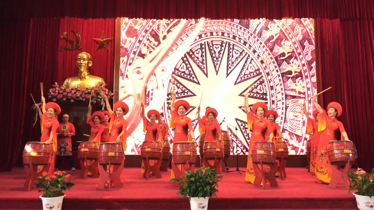 Khích lệ NCT tiếp tục tham gia vào sự nghiệp xây dựng và bảo vệ Thủ đô