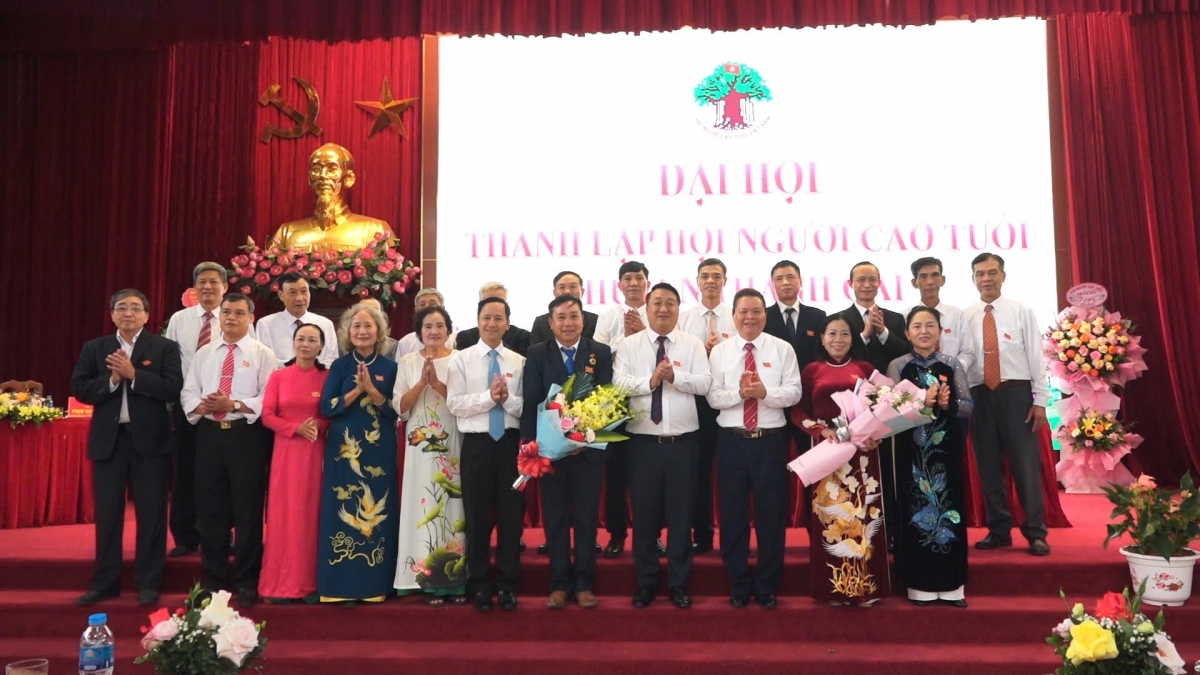 Khích lệ NCT tiếp tục tham gia vào sự nghiệp xây dựng và bảo vệ Thủ đô