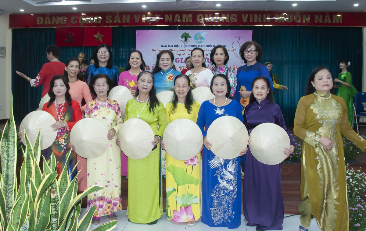 Giao lưu Duyên dáng áo dài người cao tuổi quận 10 năm 2024