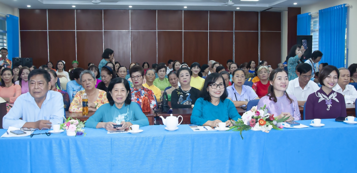 Giao lưu Duyên dáng áo dài người cao tuổi quận 10 năm 2024