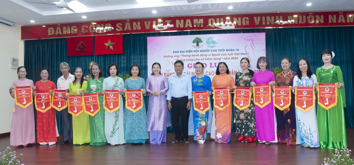 Giao lưu Duyên dáng áo dài người cao tuổi quận 10 năm 2024