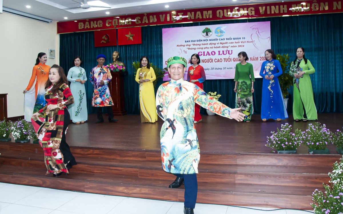 Giao lưu Duyên dáng áo dài người cao tuổi quận 10 năm 2024