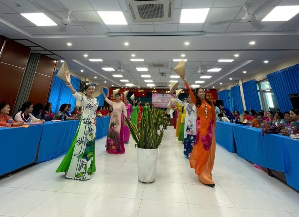 Giao lưu Duyên dáng áo dài người cao tuổi quận 10 năm 2024