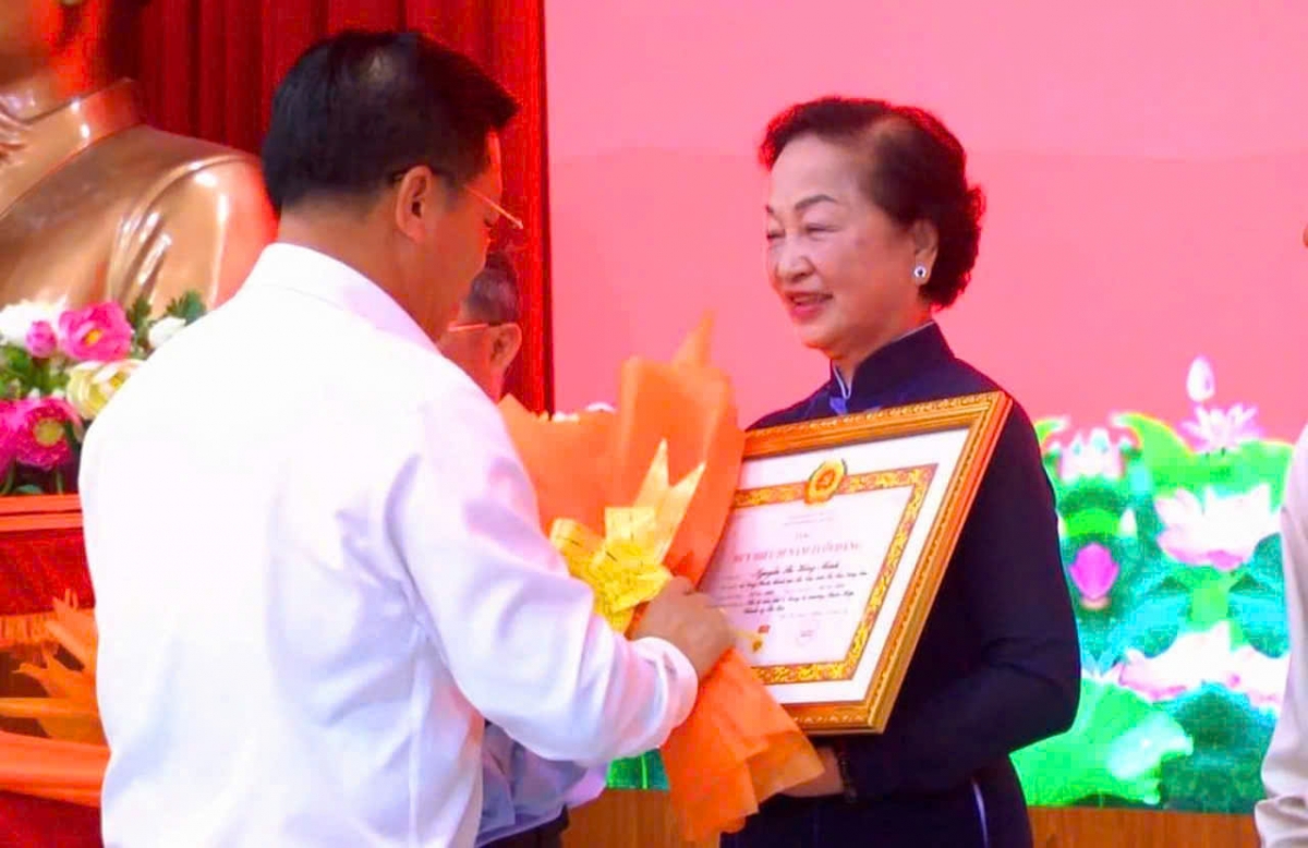 TP Bà Rịa trao tặng Huy hiệu Đảng cho 11 đảng viên là NCT.