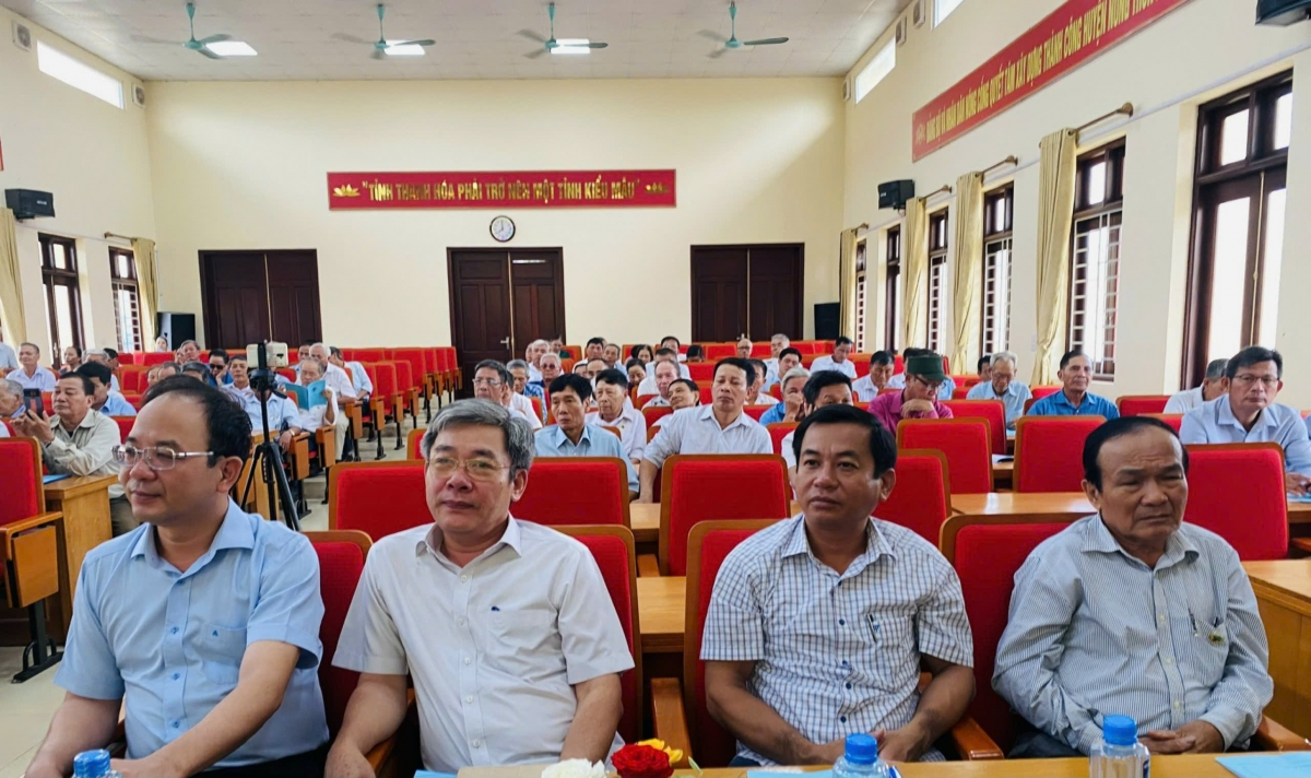 Tích cực tham gia xây dựng hệ thống chính trị cơ sở và phát triển kinh tế-xã hội ở địa phương