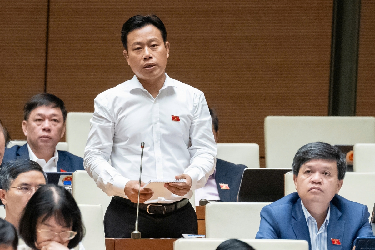 Phó Thủ tướng Chính phủ, Bộ trưởng Bộ Tài chính Hồ Đức Phớc giải trình, làm rõ một số vấn đề đại biểu Quốc hội nêu