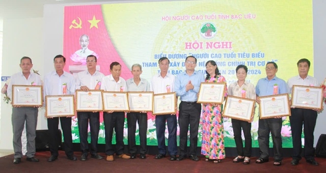 Tỉnh Bạc Liêu: Khen thưởng 70 NCT tiêu biểu tham gia xây dựng hệ thống chính trị cơ sở