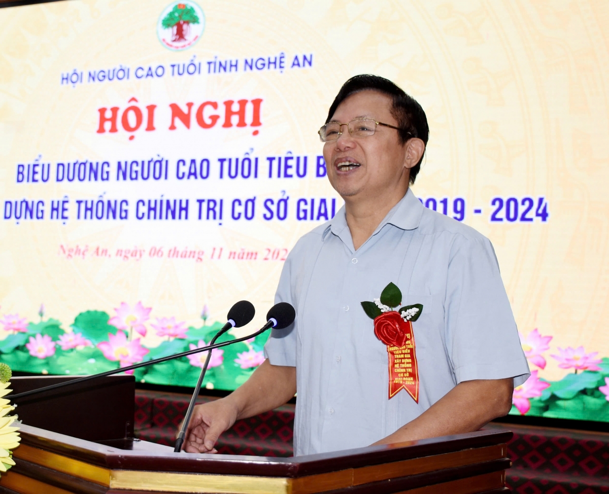 Biểu dương người cao tuổi tiêu biểu tham gia xây dựng hệ thống chính trị cơ sở