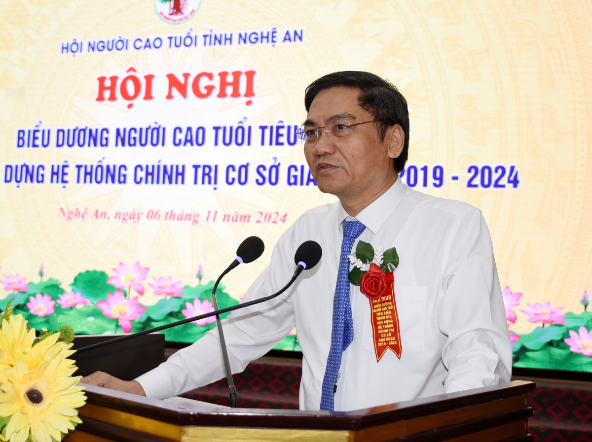 Biểu dương người cao tuổi tiêu biểu tham gia xây dựng hệ thống chính trị cơ sở