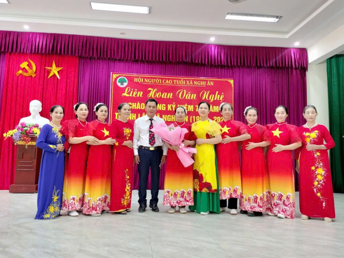 Người luôn nêu gương sáng trong mọi công tác ở cơ sở