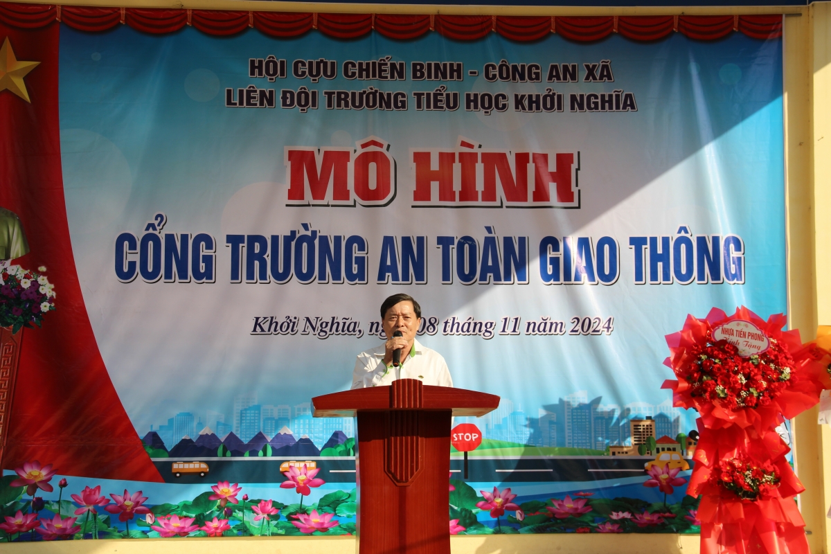 Nhựa Tiền Phong: Trao tặng 1000 mũ bảo hiểm và xe đạp cho học sinh