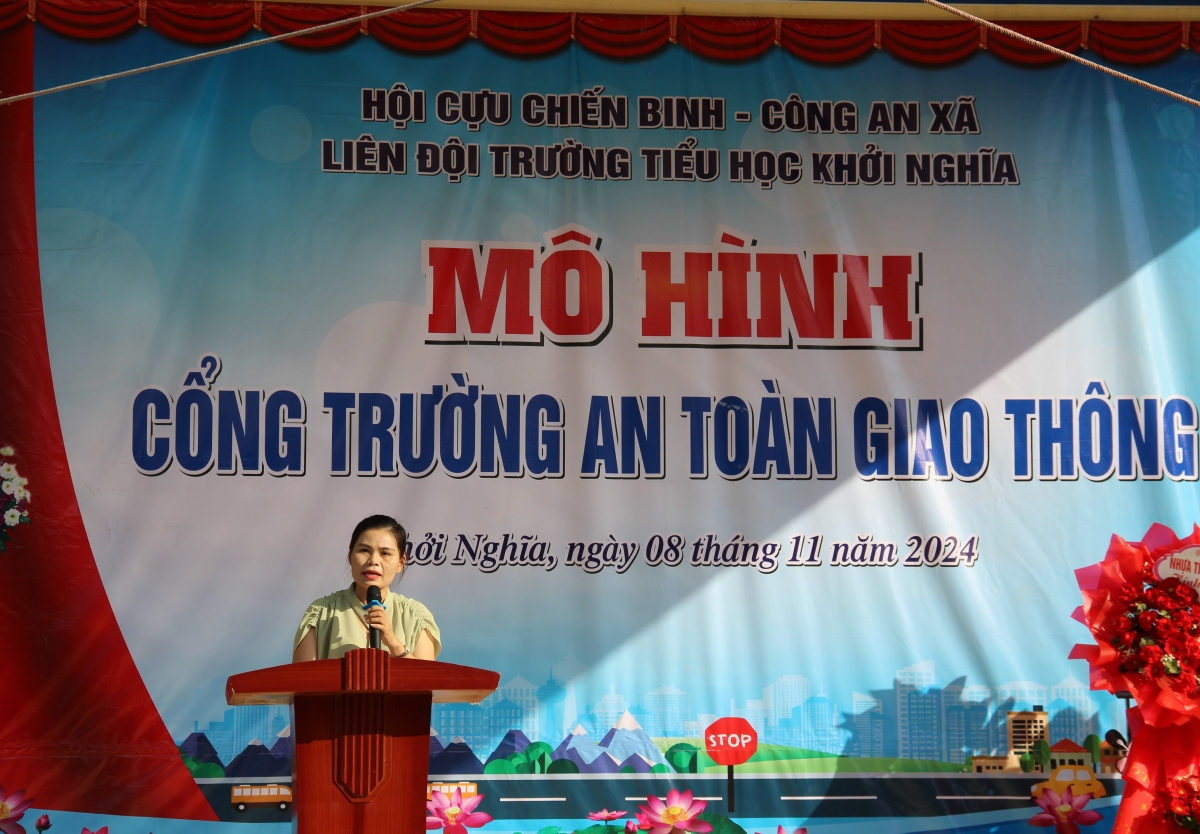 Nhựa Tiền Phong: Trao tặng 1000 mũ bảo hiểm và xe đạp cho học sinh