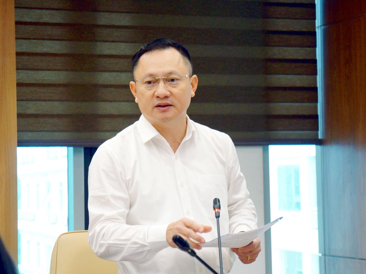 Thành viên Hội đồng thành viên EVNNPC Vũ Thế Nam làm việc với PC Thanh Hóa