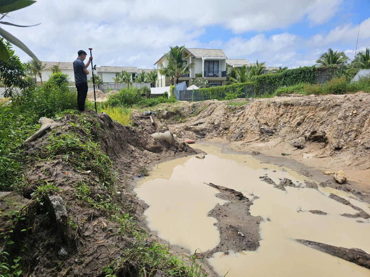 Người cao tuổi yêu cầu xử lí việc lấn chiếm, gây thiệt hại tài sản trên đất có quyền sử dụng hợp pháp​​​​​​​