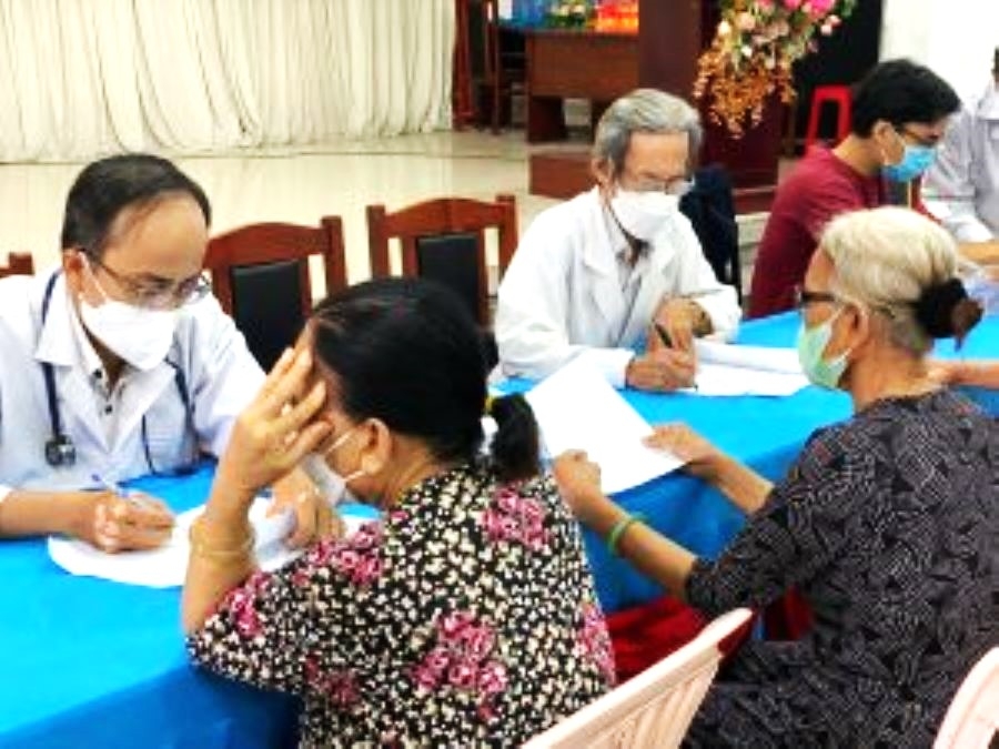 Khám sức khỏe cho NCT thị xã Hòa Thành, tỉnh Tây Ninh nhân Tháng hành động vì NCT Việt Nam năm 2024