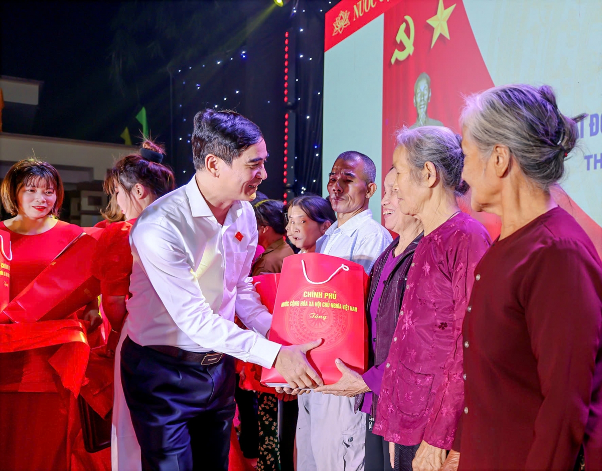 Vĩnh  Phúc: Phó Thủ tướng Hồ Đức Phớc dự Ngày hội Đại đoàn kết toàn dân tộc.