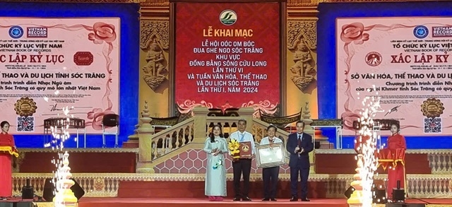 Tổ chức kỷ lục Việt Nam trao quyết định và Bằng công nhận trình diễn nhạc Ngũ âm của người Khmer tỉnh Sóc Trăng có quy mô lớn nhất Việt Nam.