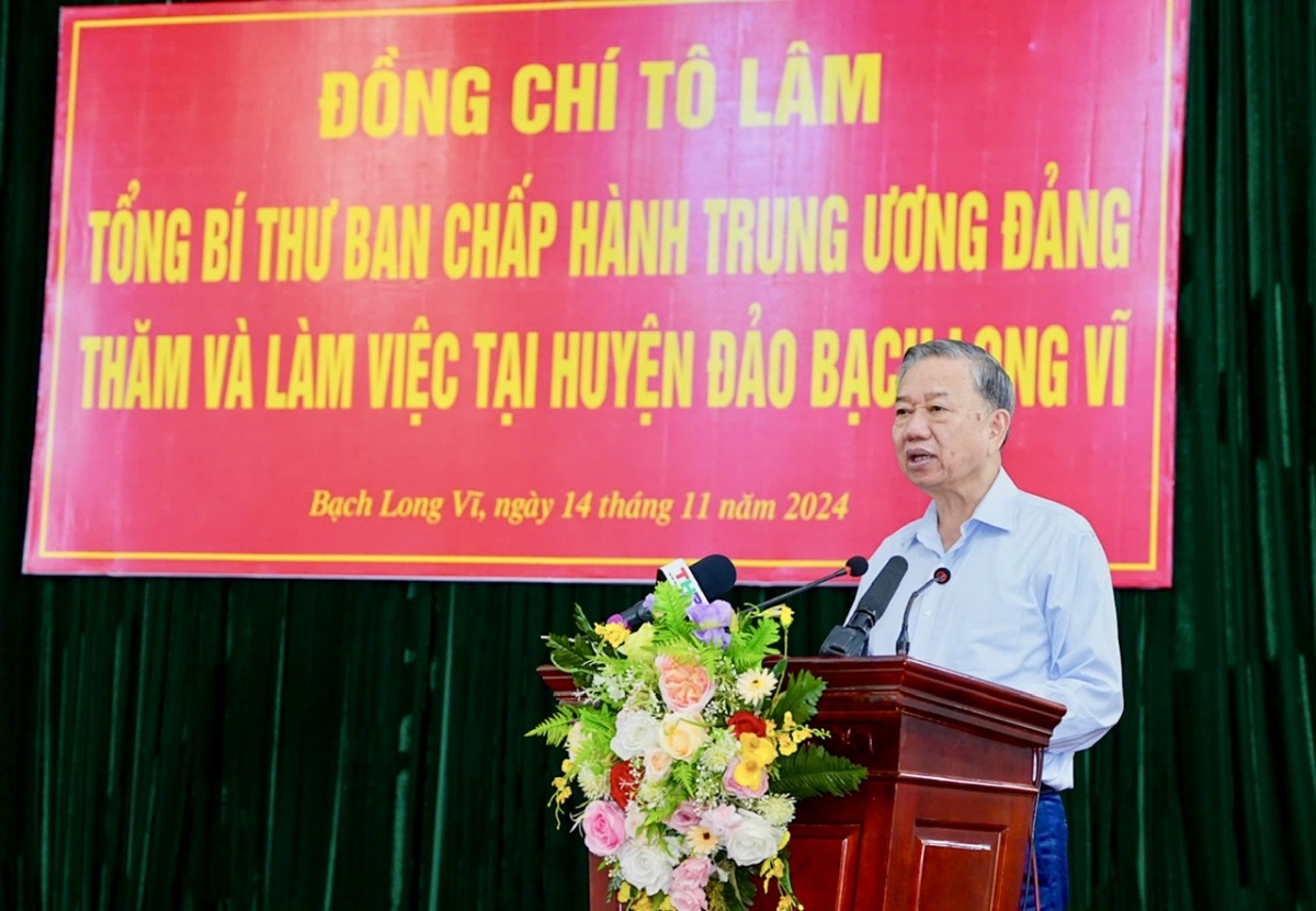 Tổng Bí thư Tô Lâm thăm và làm việc tại huyện đảo Bạch Long Vĩ