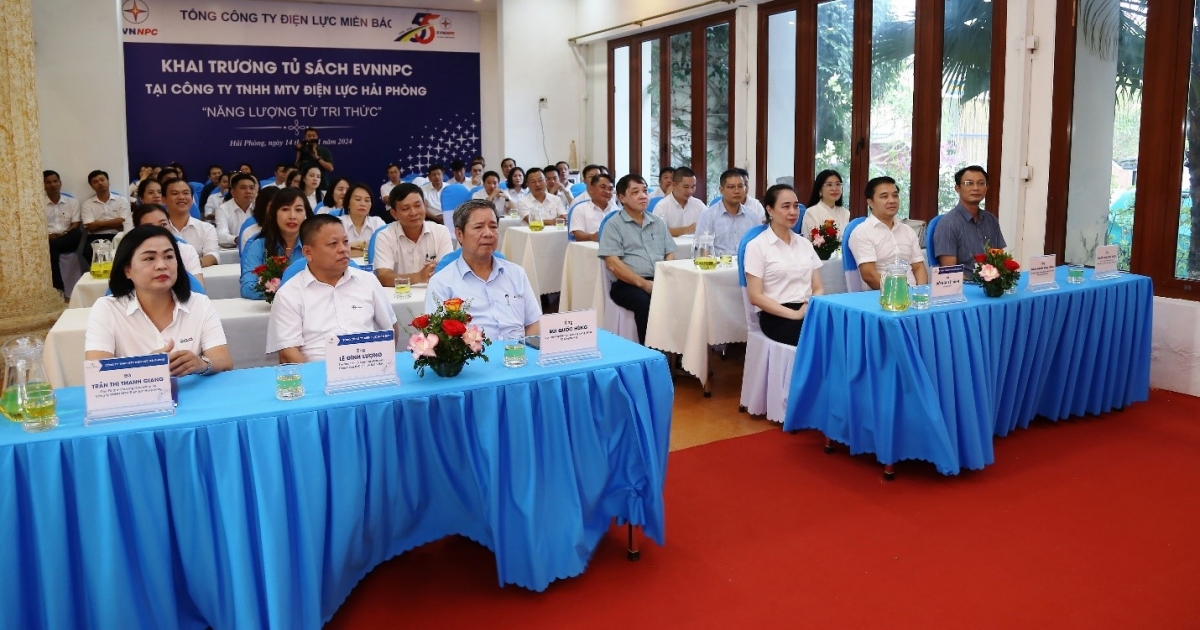 Tổng Công ty Điện lực miền Bắc khai trương tủ sách 