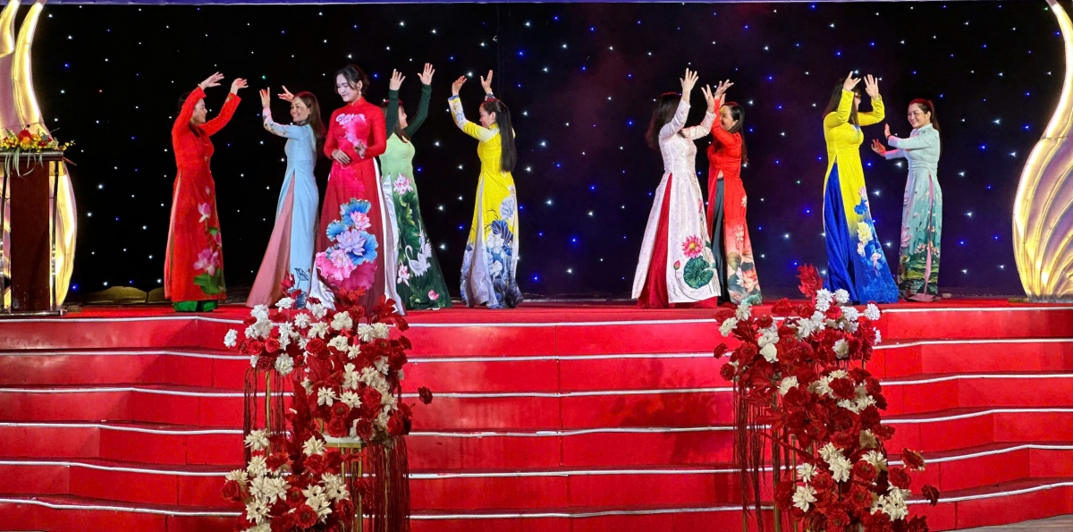 Tổ chức cuộc thi Trình diễn thời trang áo dài truyền thống