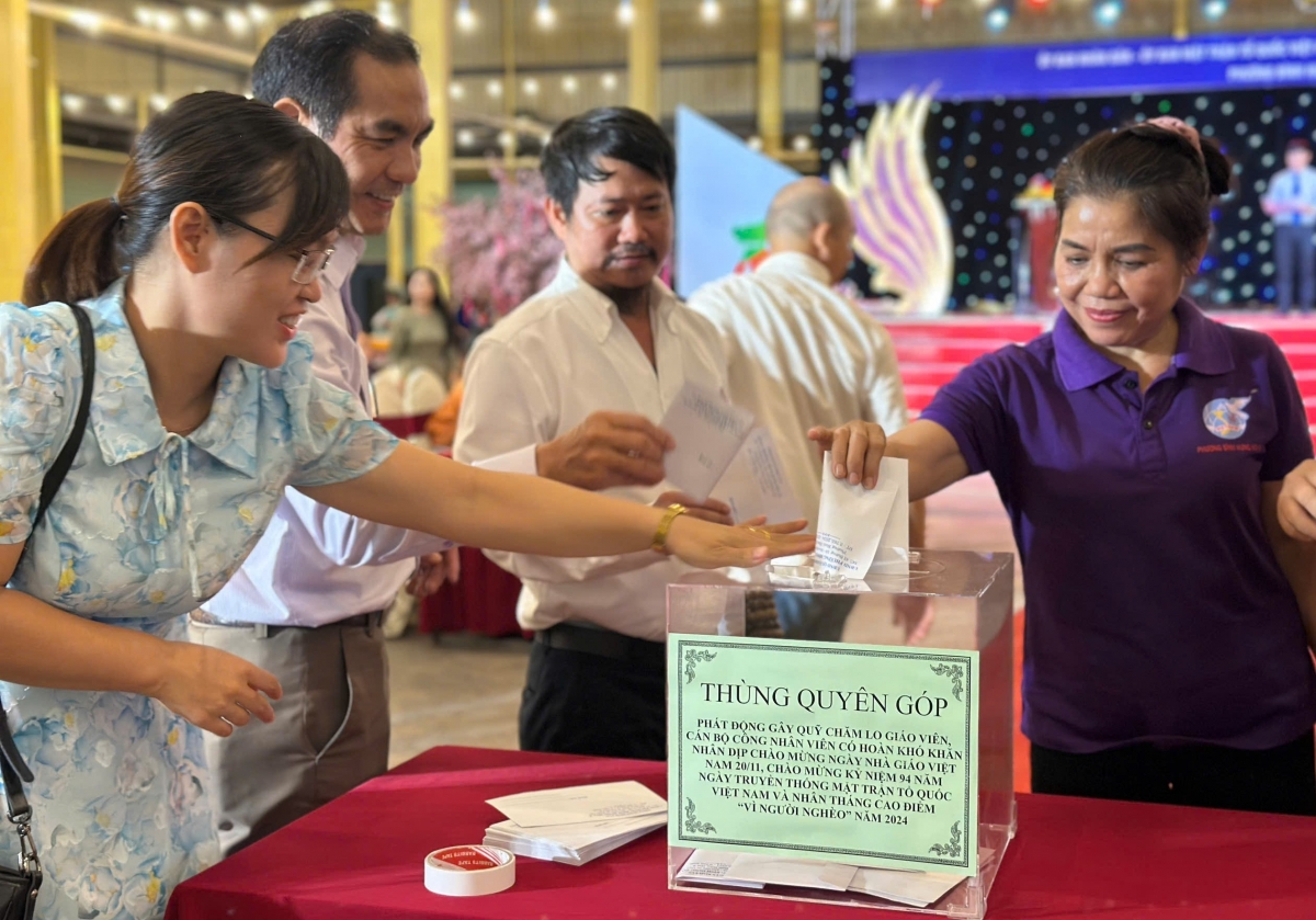 Tổ chức cuộc thi Trình diễn thời trang áo dài truyền thống