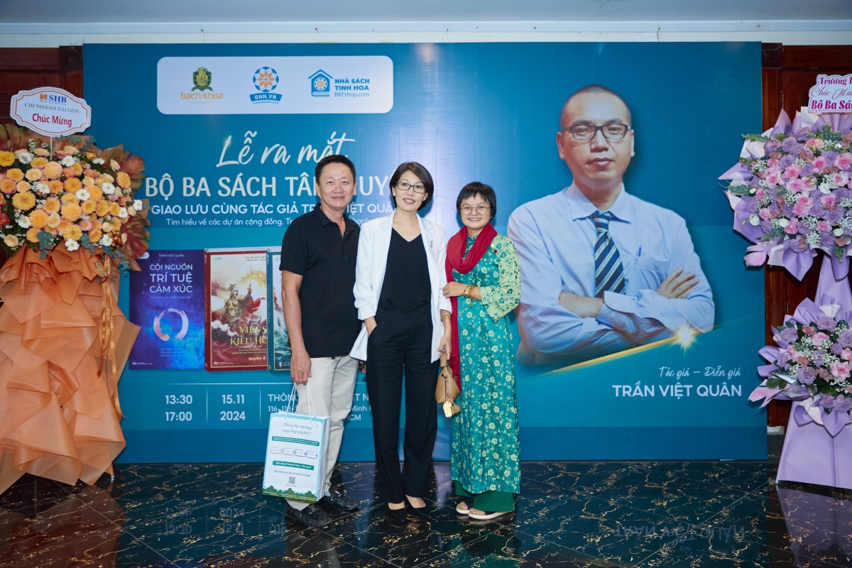 Cảm nghĩ từ người đọc về bộ ba tác phẩm của nhà giáo Trần Việt Quân