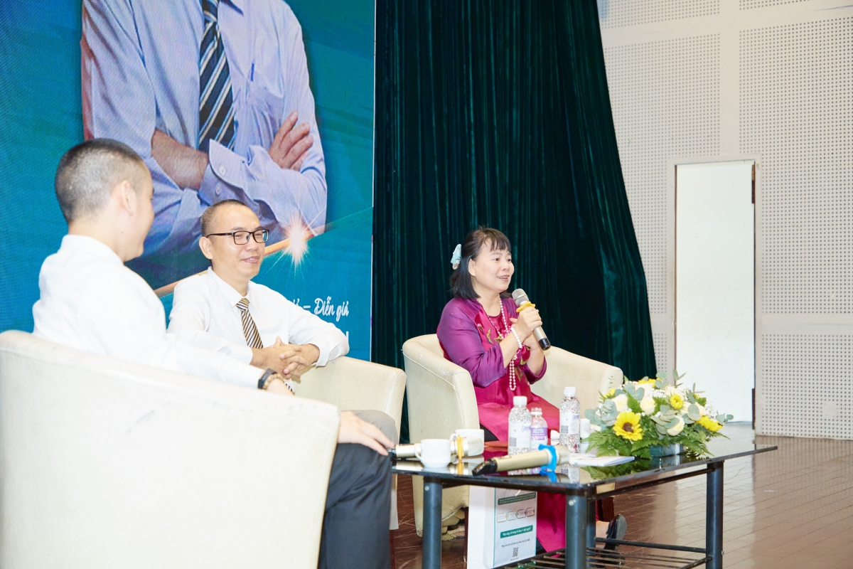 Cảm nghĩ từ người đọc về bộ ba tác phẩm của nhà giáo Trần Việt Quân