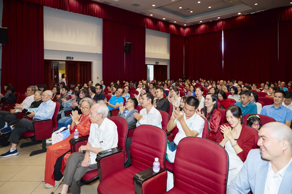 Cảm nghĩ từ người đọc về bộ ba tác phẩm của nhà giáo Trần Việt Quân