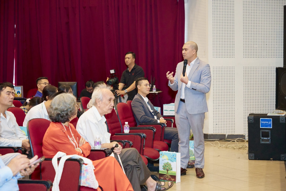 Cảm nghĩ từ người đọc về bộ ba tác phẩm của nhà giáo Trần Việt Quân