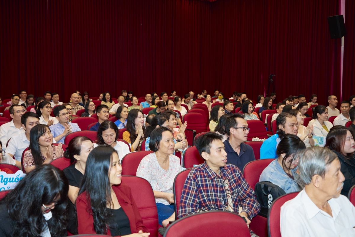 Cảm nghĩ từ người đọc về bộ ba tác phẩm của nhà giáo Trần Việt Quân