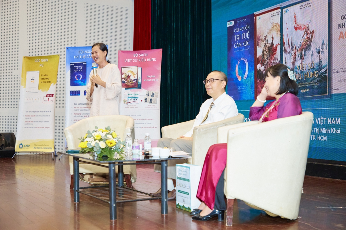 Cảm nghĩ từ người đọc về bộ ba tác phẩm của nhà giáo Trần Việt Quân