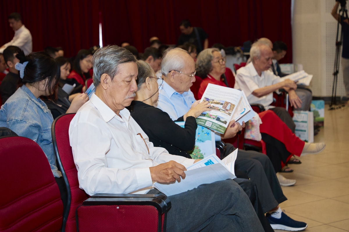 Cảm nghĩ từ người đọc về bộ ba tác phẩm của nhà giáo Trần Việt Quân