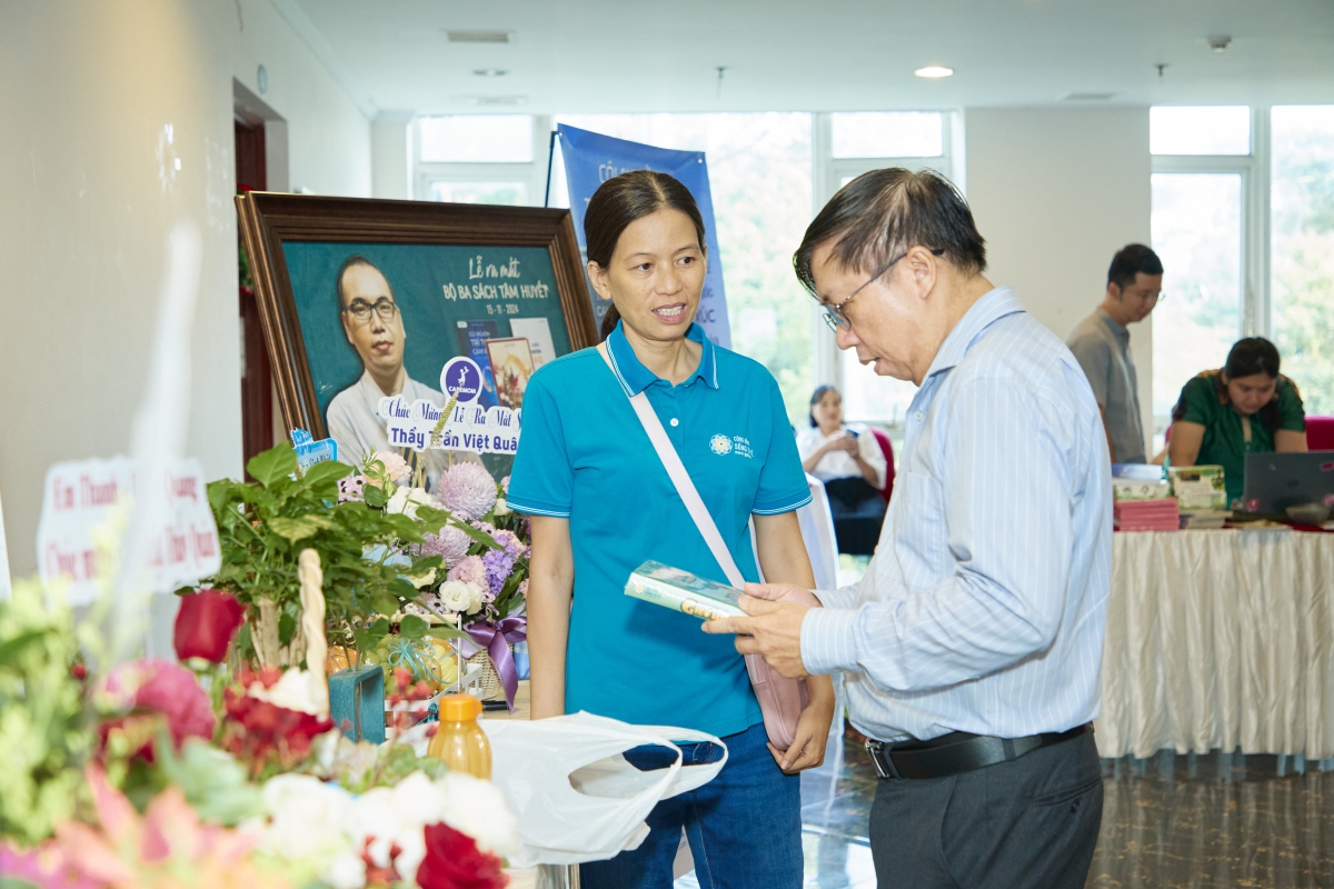 Cảm nghĩ từ người đọc về bộ ba tác phẩm của nhà giáo Trần Việt Quân